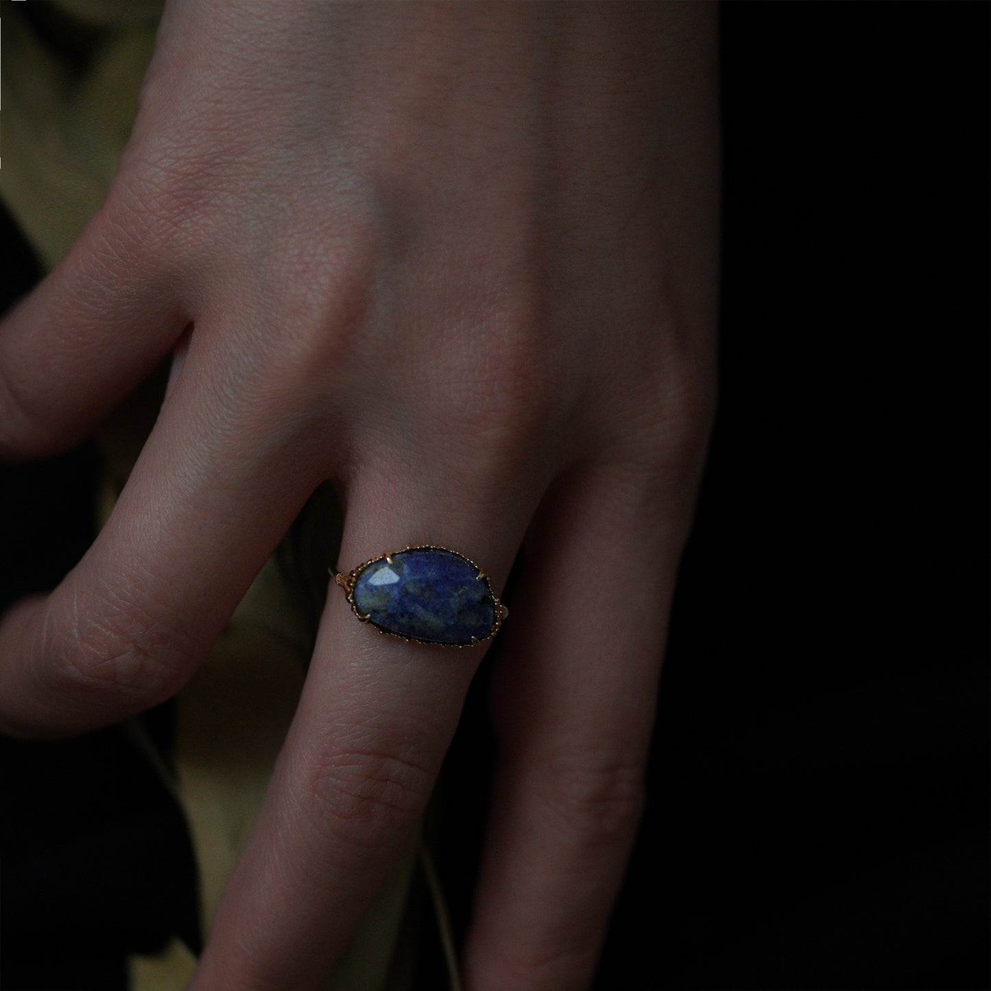 1514 Dumortierite in Quartz / Ring