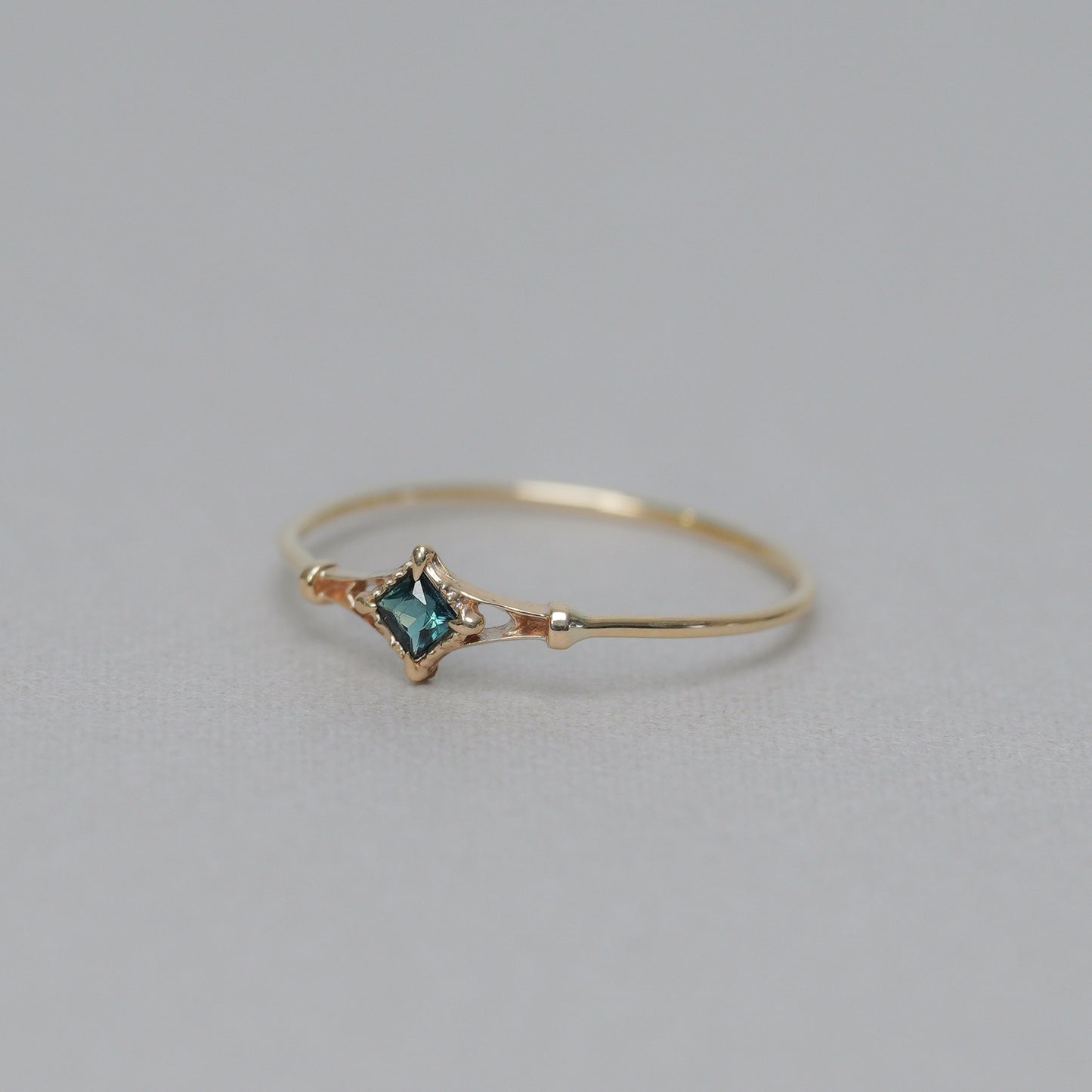 043 Mint blue Tourmaline “THIN LINE”