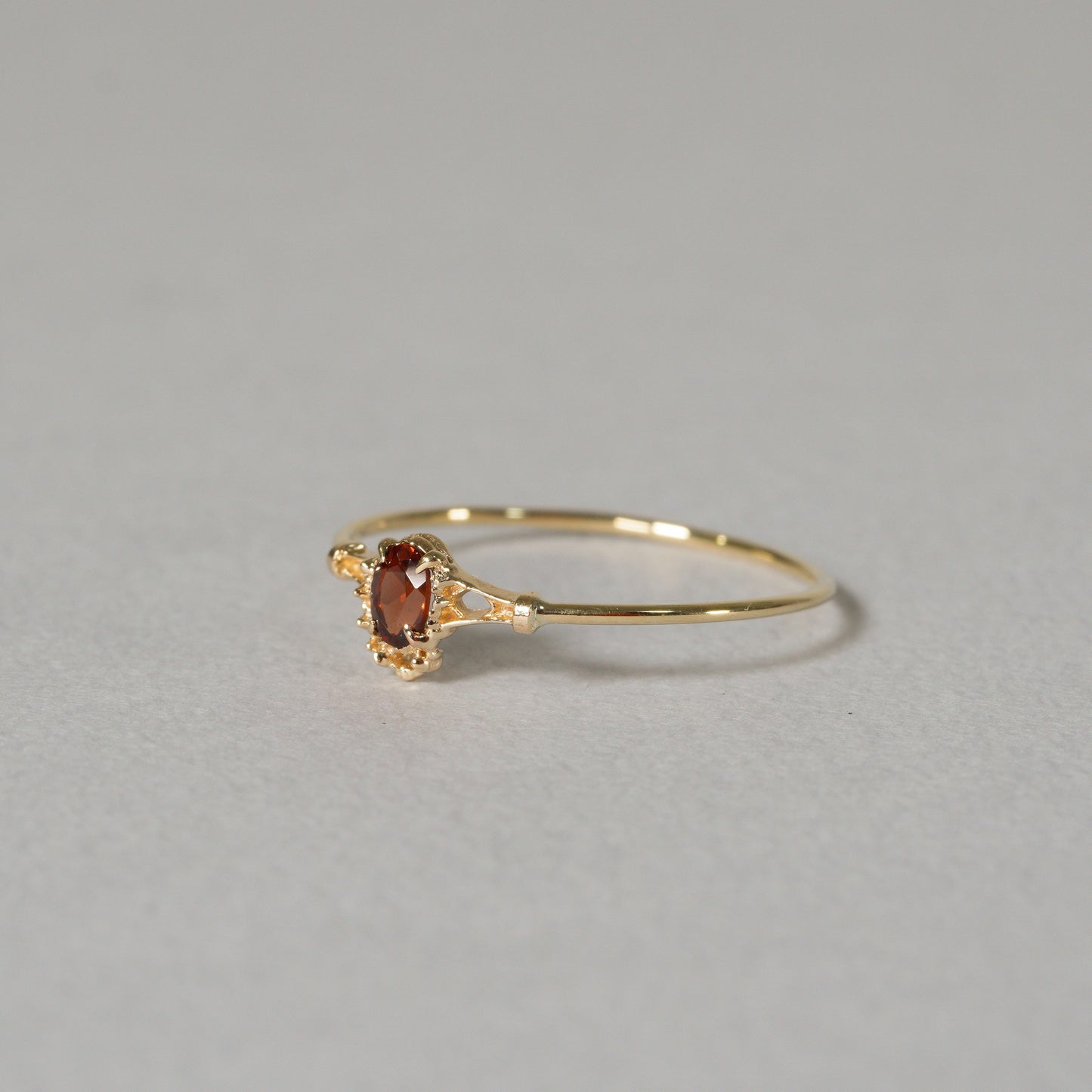 023 Garnet Ring “THIN LINE”