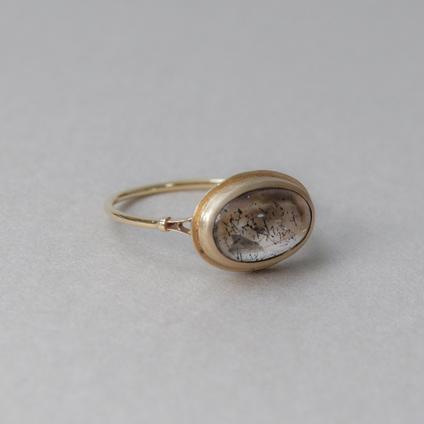 1094  Goethite in quartz  / Ring