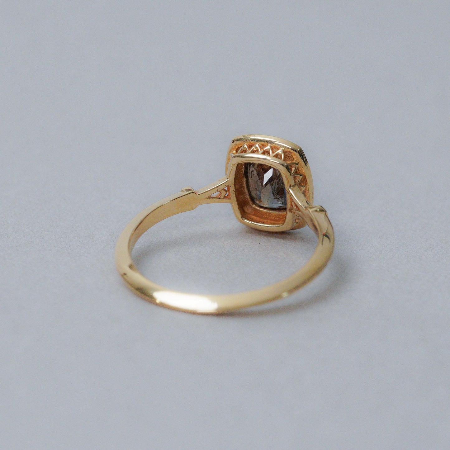 1556  Bicolor Axinite  / Ring