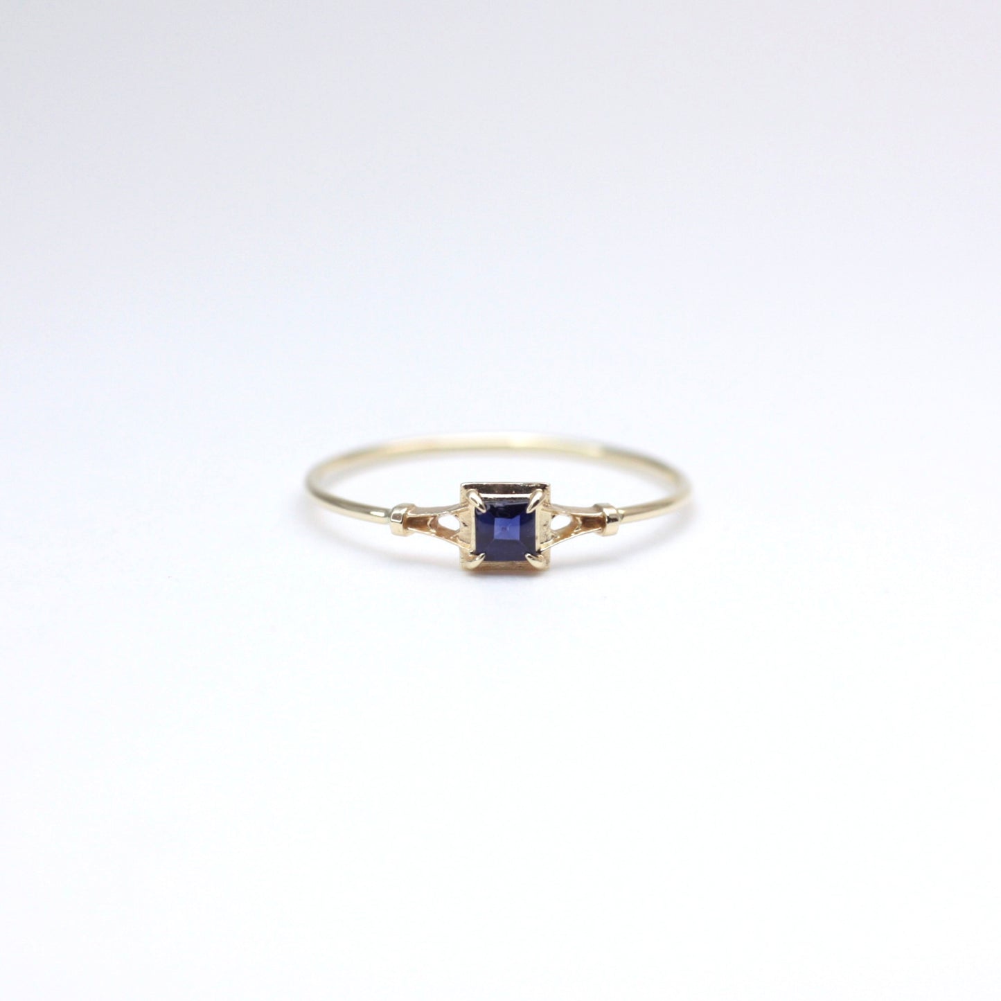 032 Bague Saphir Bleu « THIN LINE »