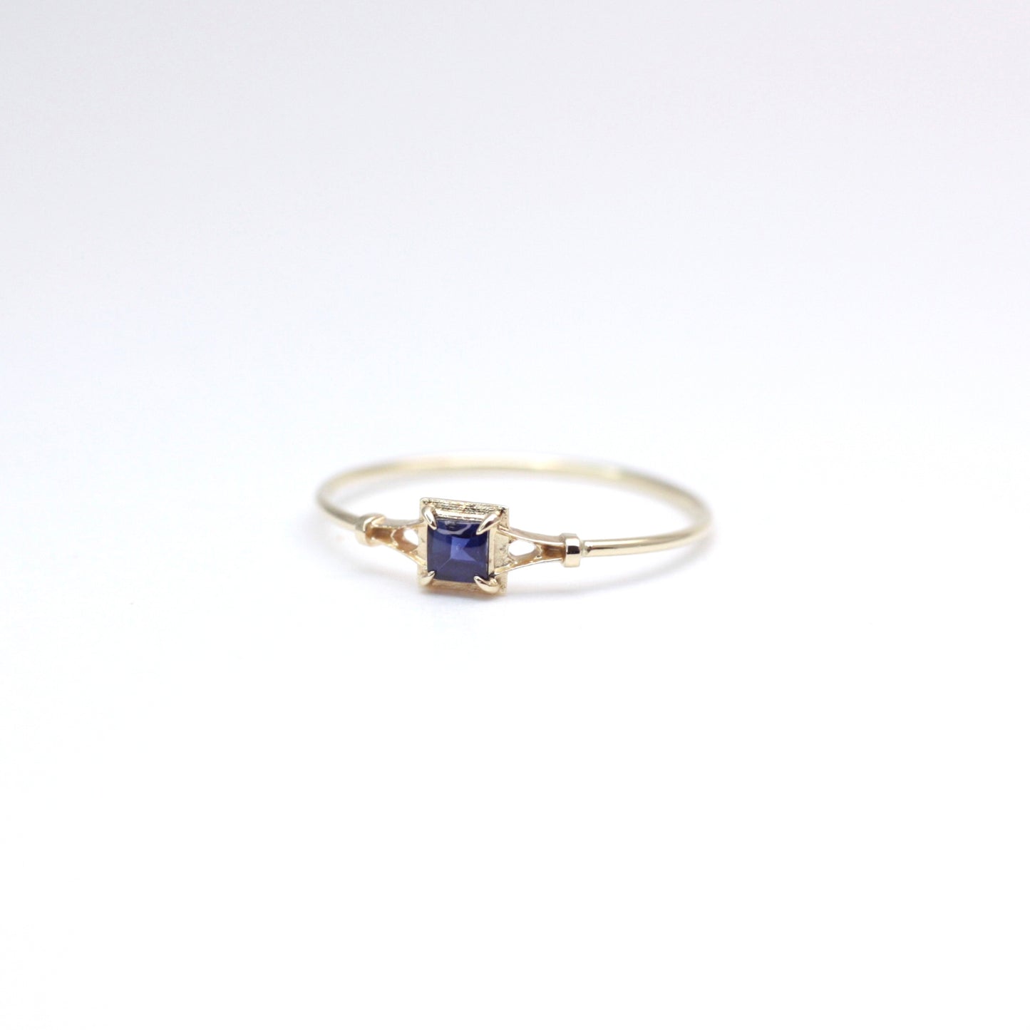 032 Bague Saphir Bleu « THIN LINE »