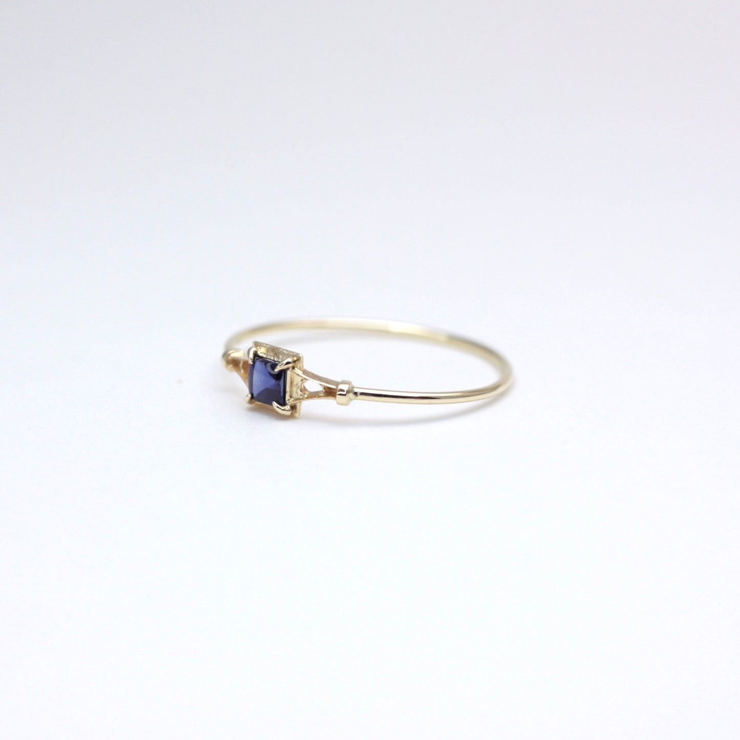 032 Bague Saphir Bleu « THIN LINE »