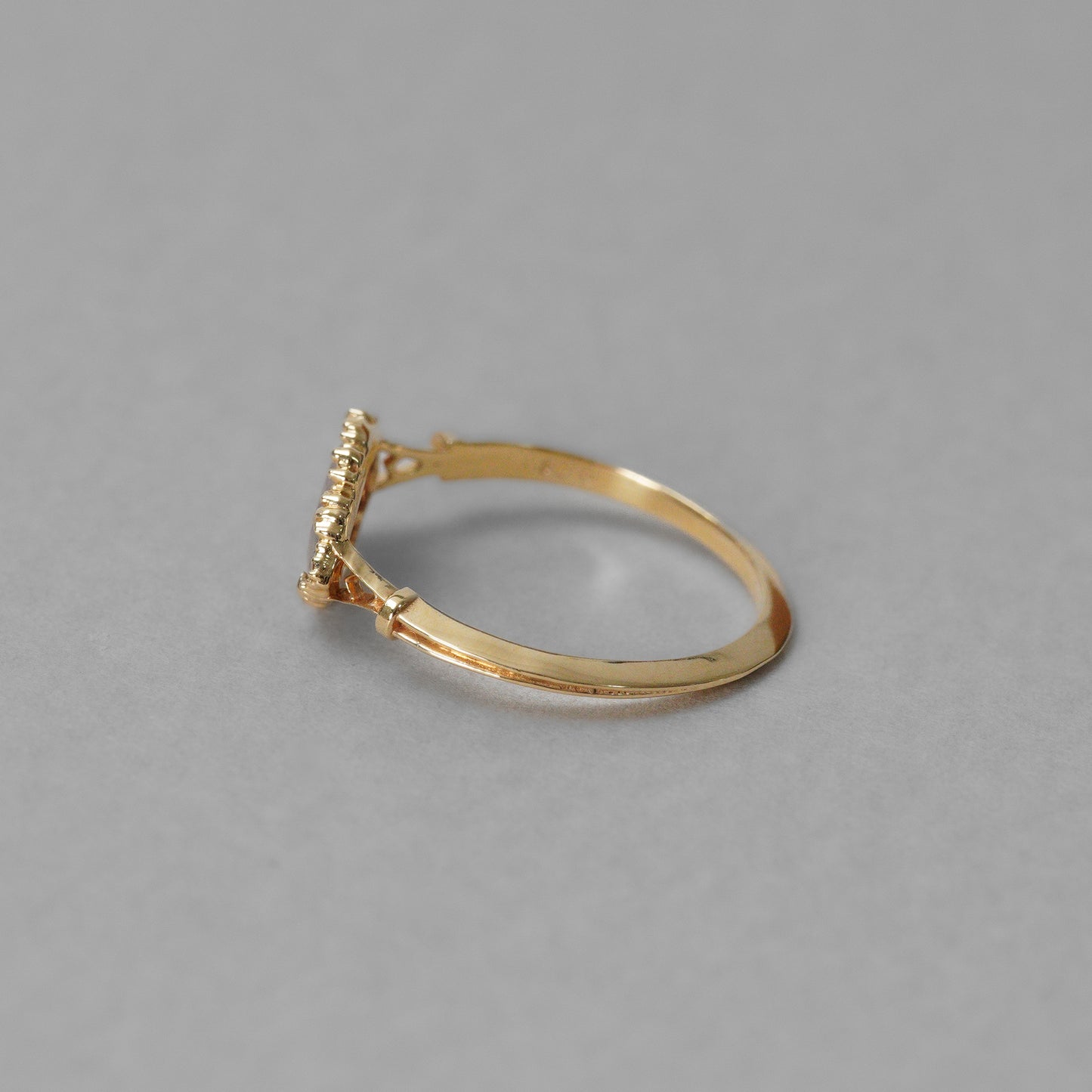 1340  Flatcut Diamond  / Ring