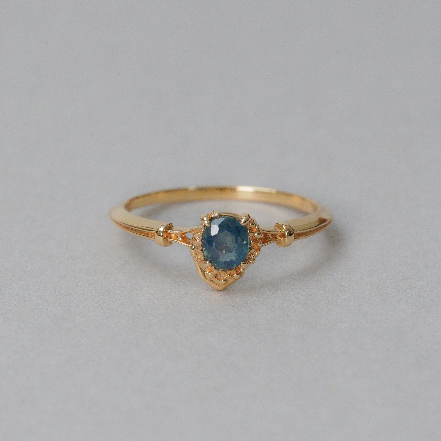 1543  Silky blue Sapphire  / Ring