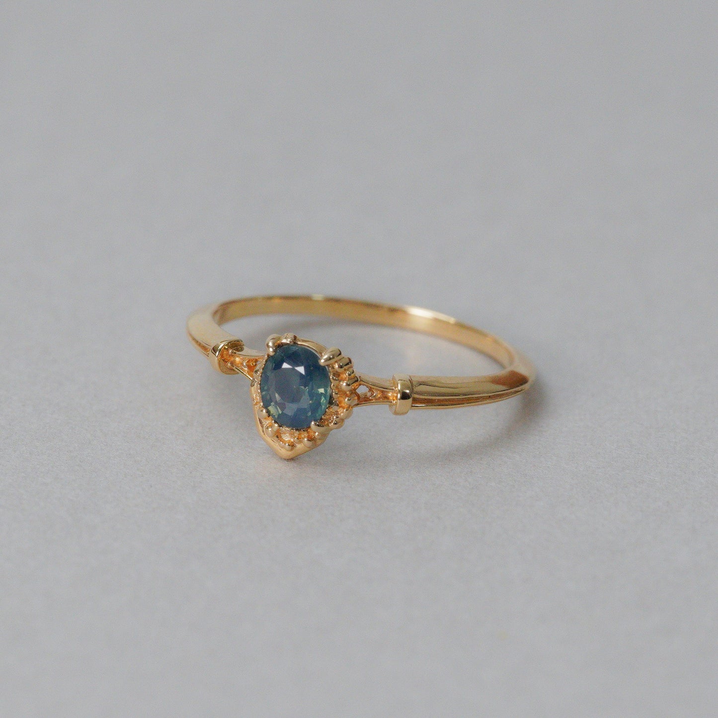 1543  Silky blue Sapphire  / Ring