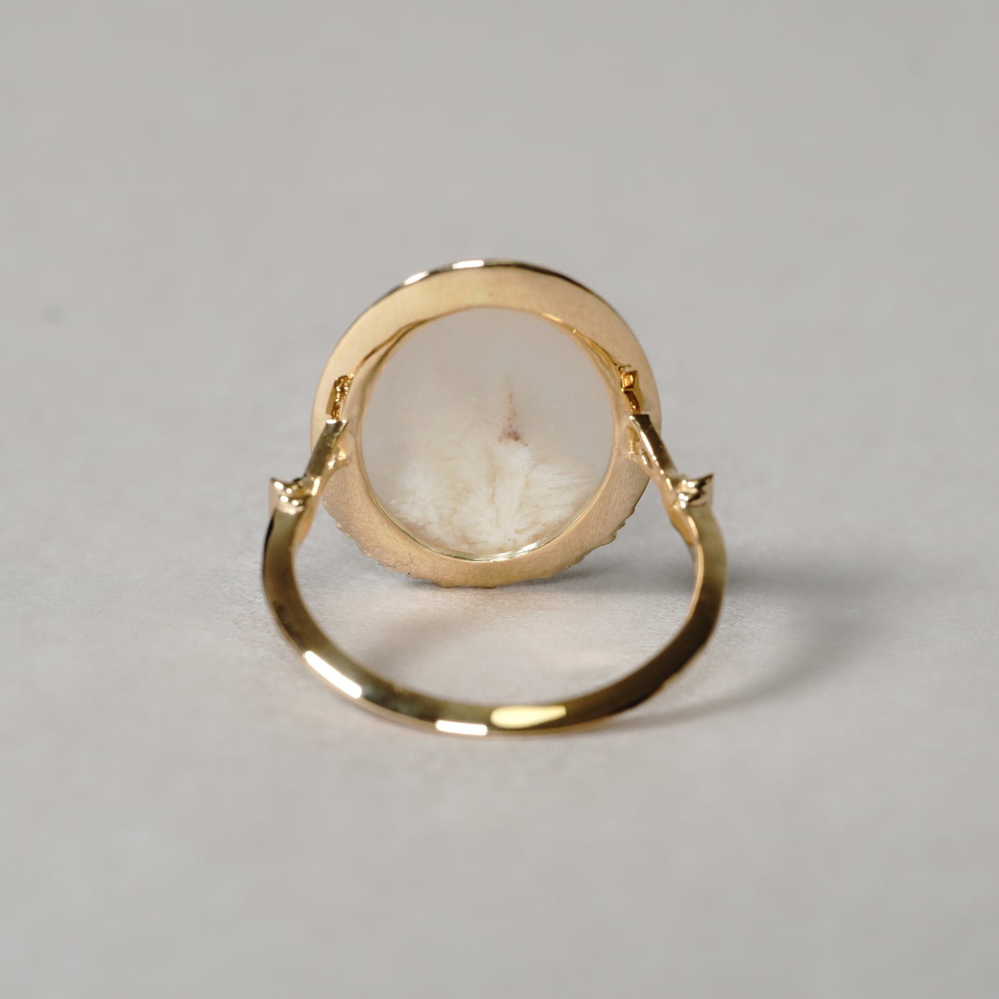 1347 White Plume Agate Ring