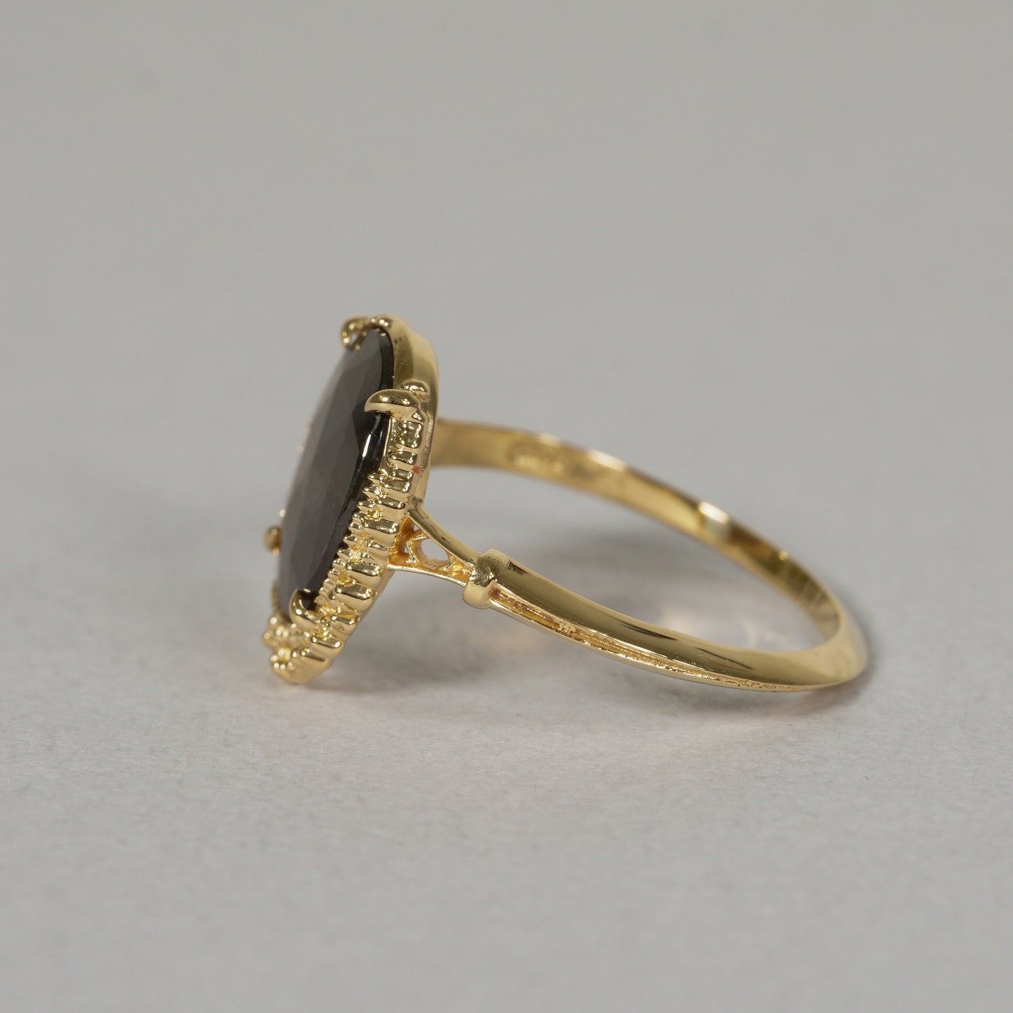1429 Gold Sheen Sapphire / Ring