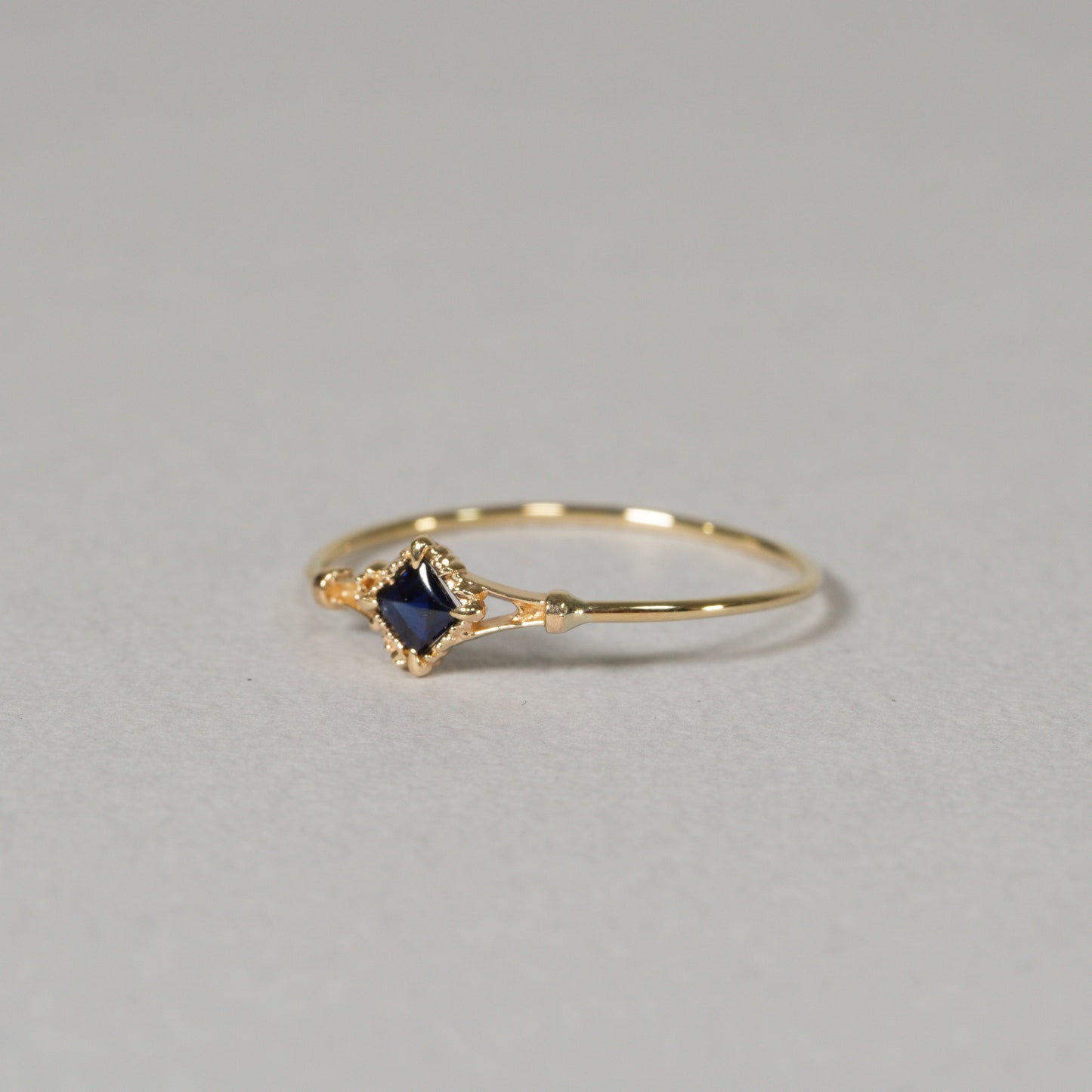 033 Blue Sapphire Ring “THIN LINE”